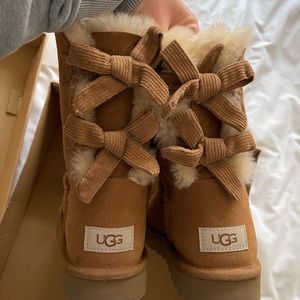 UGG Bailey Bow Corduroy boots size US 8